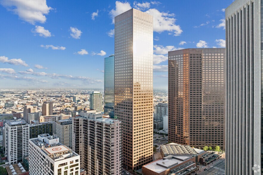333 S Grand Ave, Los Angeles, CA à louer - Photo de l’immeuble – Image 1 sur 21