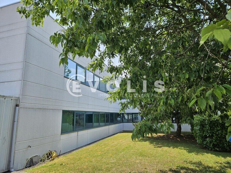 9 Avenue Des Froides Bouillies, Morangis à louer - Photo de l’immeuble – Image 2 sur 12