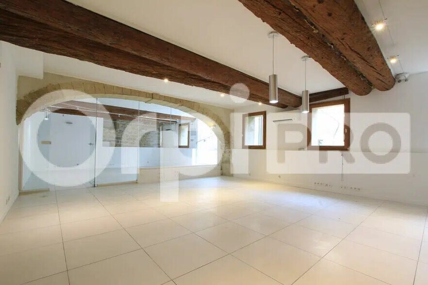 Bureau dans Vauvert à vendre - Photo de l’immeuble – Image 1 sur 6
