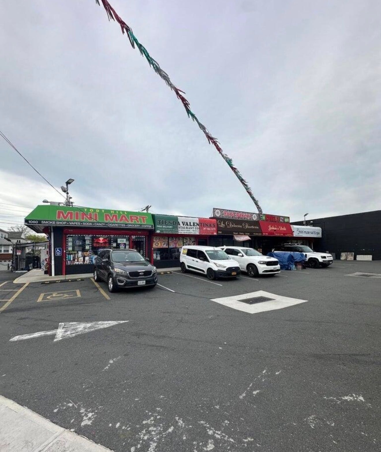 1060 Richmond Rd, Staten Island, NY à louer Photo de l’immeuble– Image 1 sur 10
