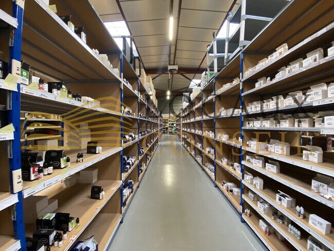 Plus de détails pour Local d'activités à louer