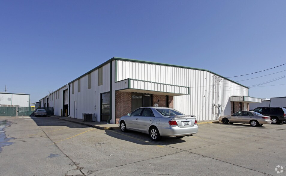 13401 Murphy Rd, Stafford, TX à louer - Photo principale – Image 1 sur 3