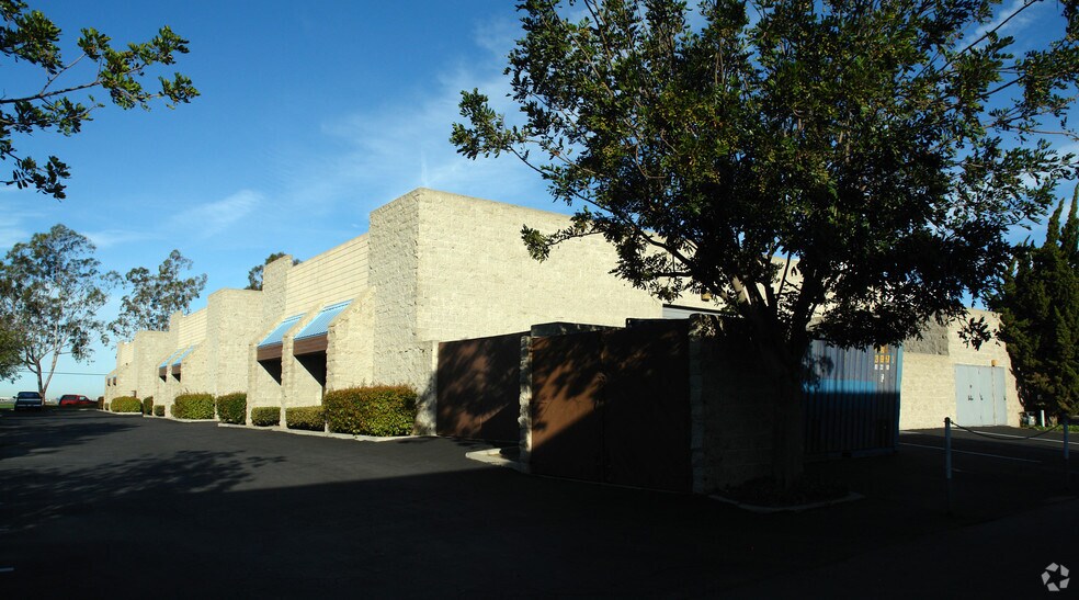 32 N Wood Rd, Camarillo, CA à louer - Photo de l’immeuble – Image 2 sur 3