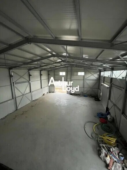 Local d’activités dans La Roquette-sur-Siagne à louer - Photo intérieure – Image 3 sur 8