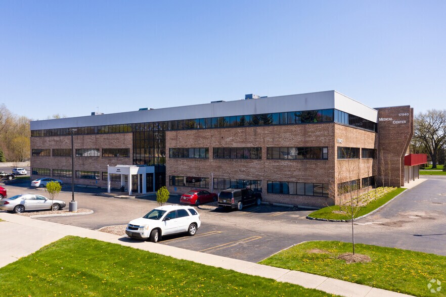 17880-17940 Farmington Rd, Livonia, MI à louer - Photo principale – Image 1 sur 16