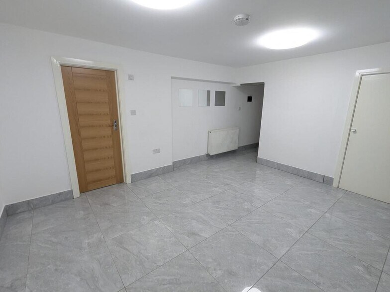 122-122A Finchley Rd, Londres à louer - Photo intérieure – Image 2 sur 24