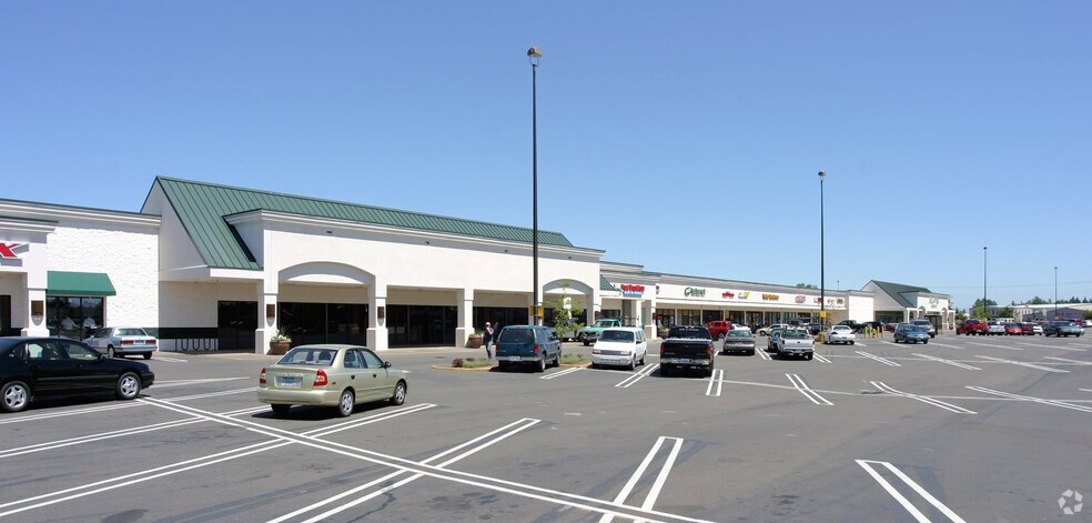 1561-1755 Mount Hood Ave, Woodburn, OR à louer - Photo principale – Image 1 sur 12