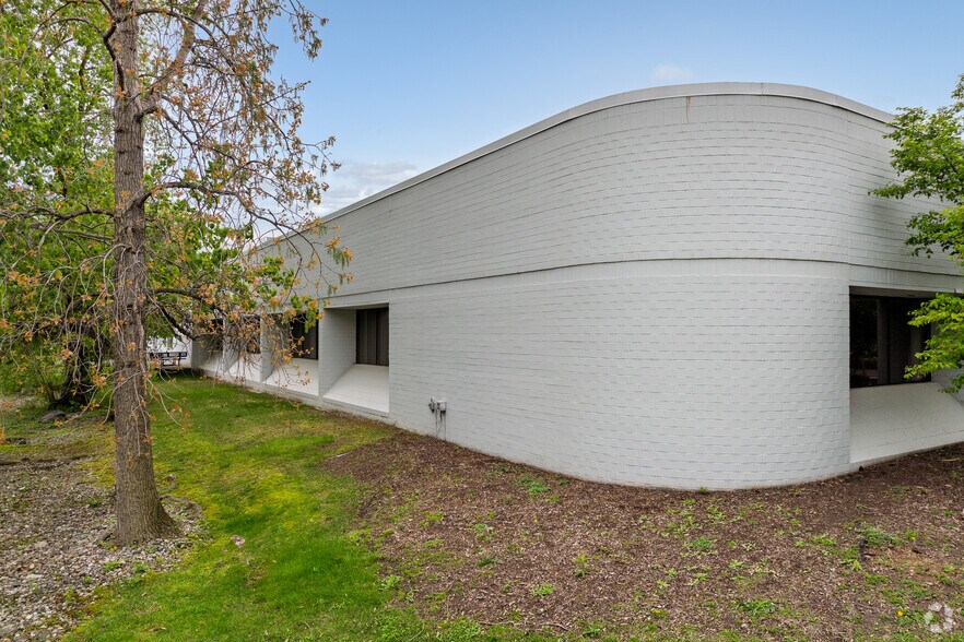 2700 Product Dr, Rochester Hills, MI à louer - Photo de l’immeuble – Image 3 sur 6
