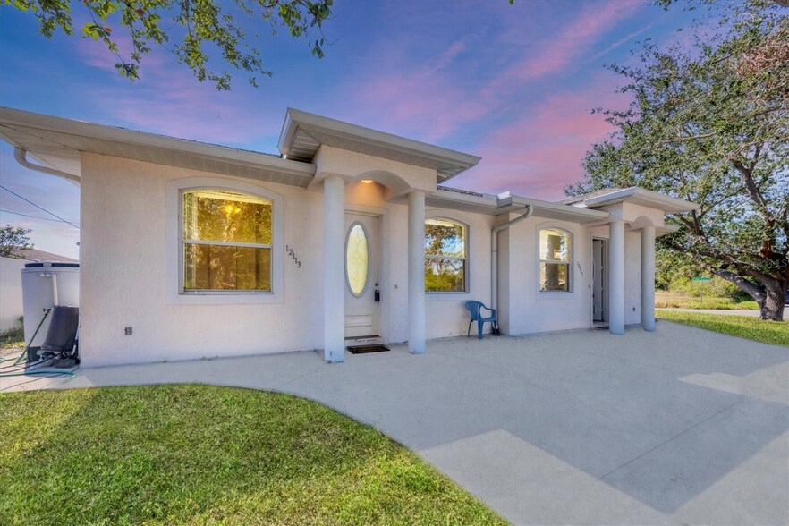 12113 Capilla Ln, North Port, FL à vendre - Photo principale – Image 1 sur 44