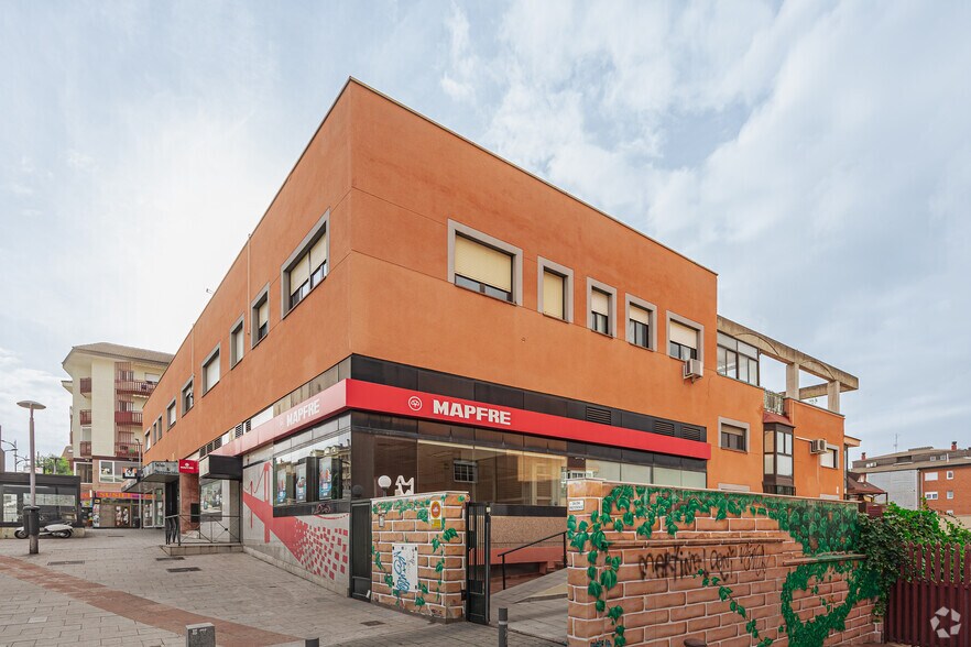 Immeuble residentiel dans Collado Villalba, Madrid à vendre - Photo de l’immeuble – Image 2 sur 3