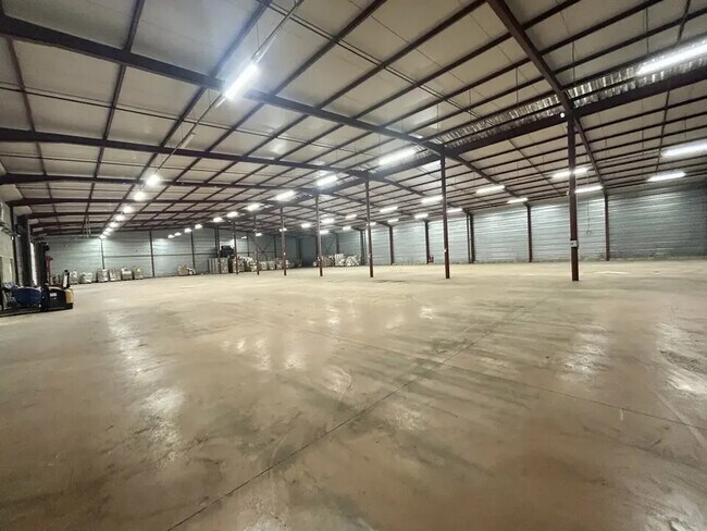 Plus de détails pour Local d'activités à louer