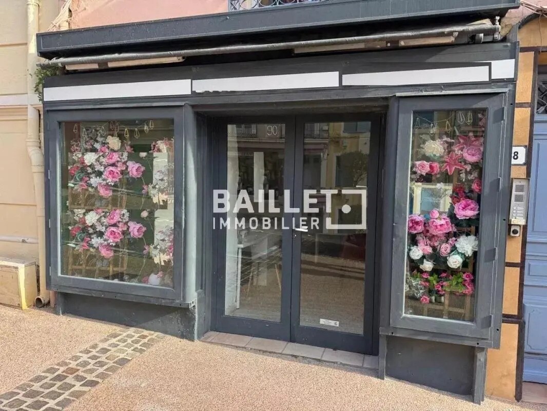 Local commercial dans Fréjus à vendre Photo de l’immeuble– Image 1 sur 3