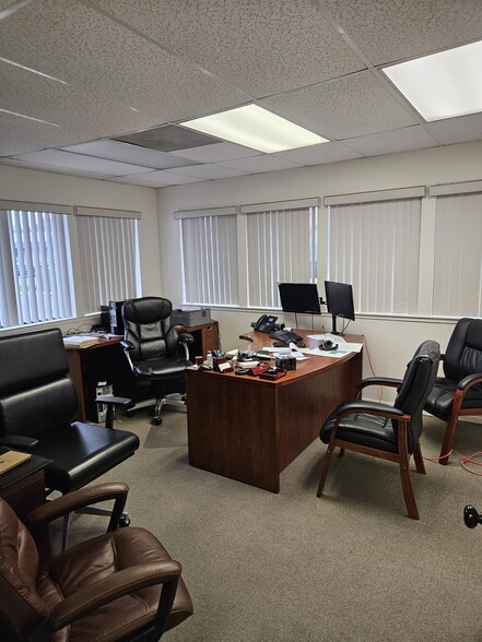 1098 Melody Ln, Roseville, CA à louer - Photo intérieure – Image 3 sur 7