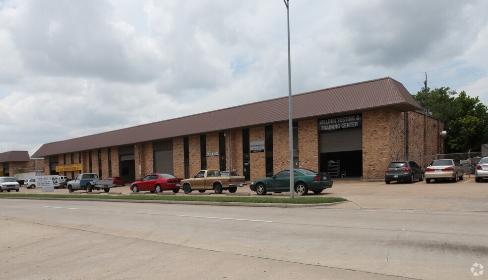 5005 Gessner Dr, Houston, TX à louer - Photo de l’immeuble – Image 3 sur 5