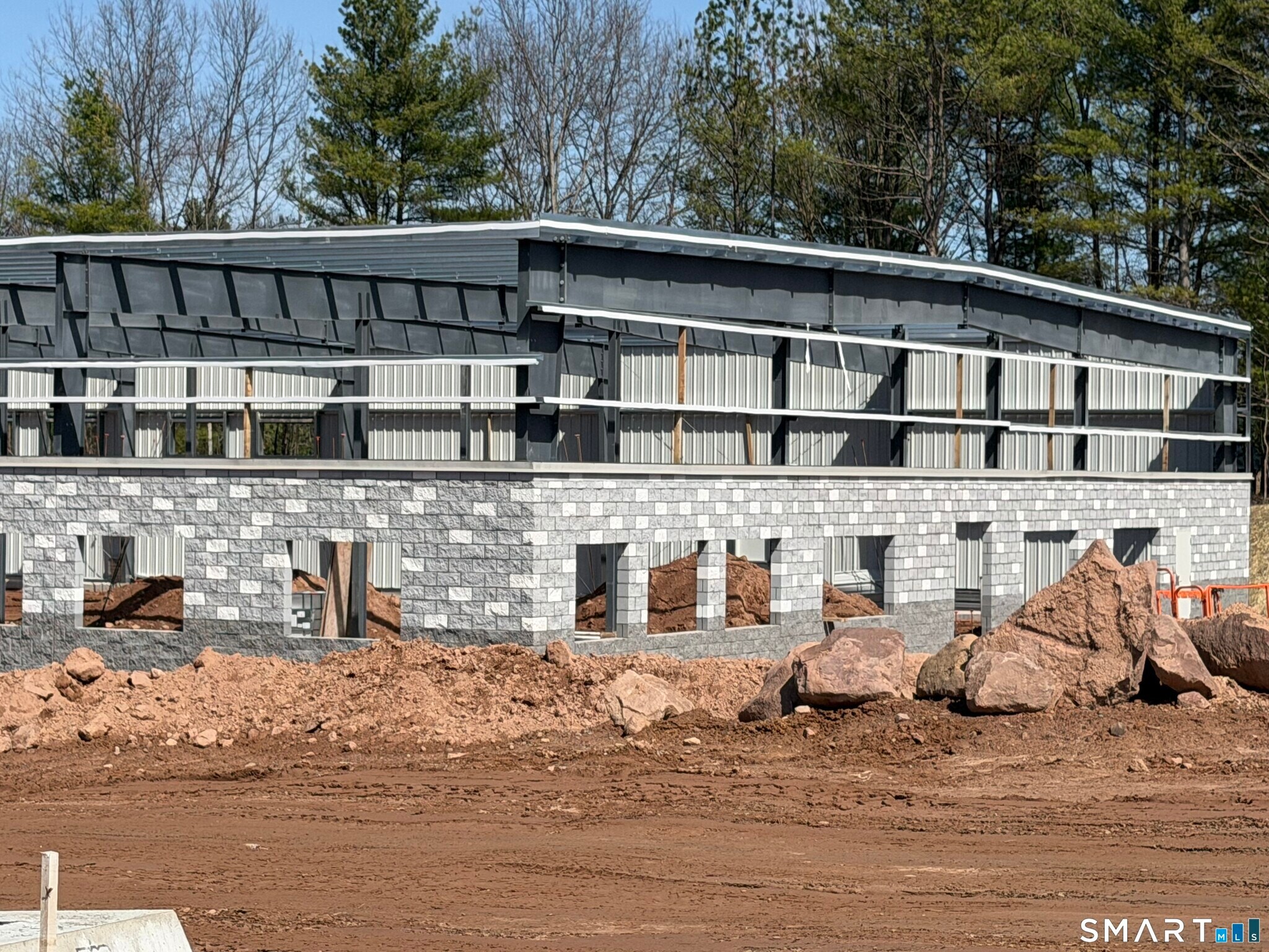 135 Business Drive park, Bristol, CT à louer Photo de l’immeuble– Image 1 sur 9