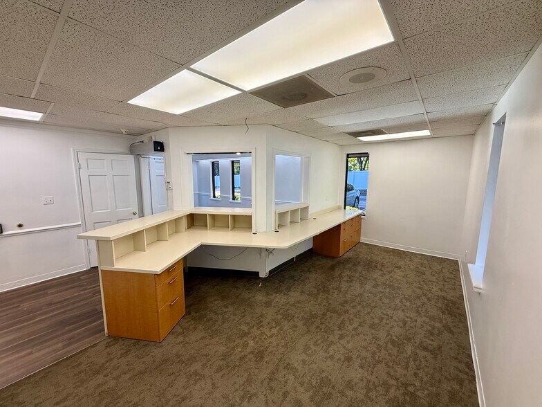 908 S Parsons Ave, Brandon, FL à louer - Photo de l’immeuble – Image 3 sur 10