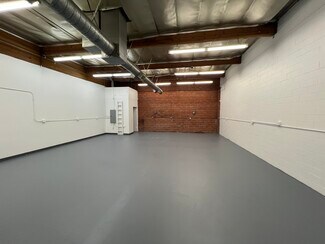 Plus de détails pour 7401 Laurel Canyon Blvd, North Hollywood, CA - Industriel/Logistique à louer