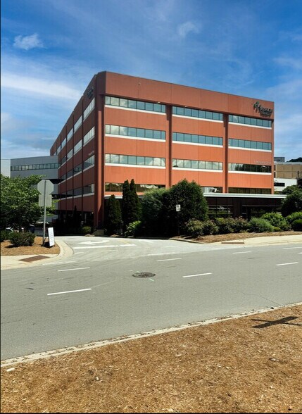 1 Hospital Dr, Asheville, NC à vendre - Photo de l’immeuble – Image 2 sur 7