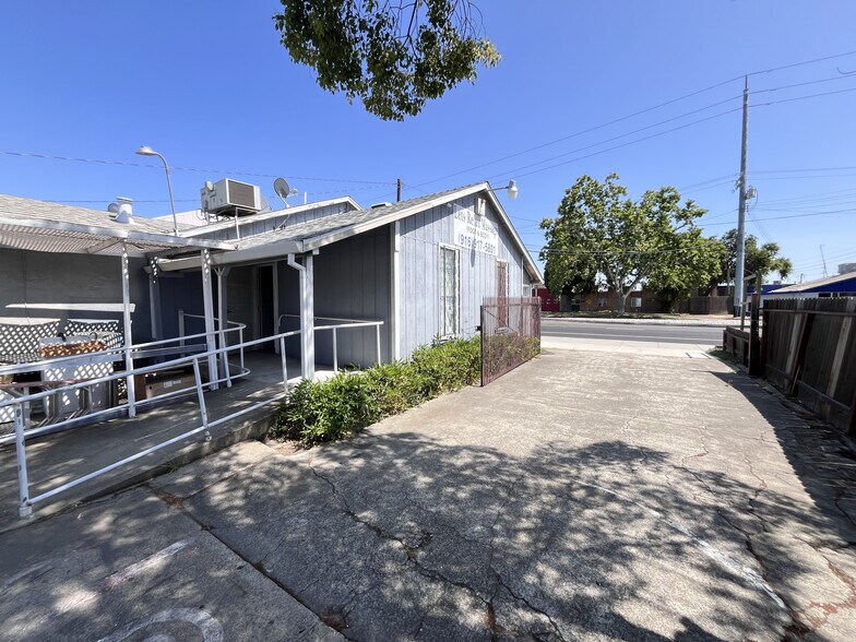 3715 47th Ave, Sacramento, CA à vendre - Photo de l’immeuble – Image 2 sur 14
