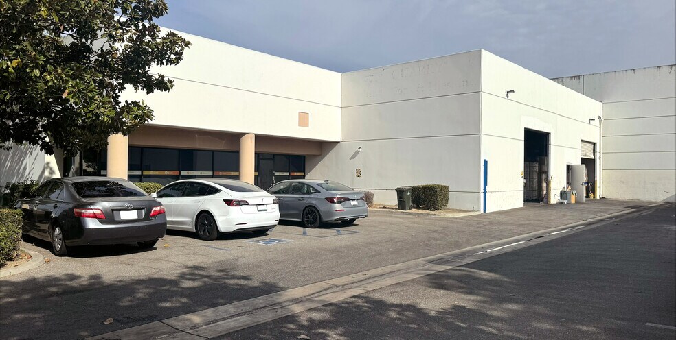 2121 Maple Privado, Ontario, CA à louer - Photo de l’immeuble – Image 1 sur 1