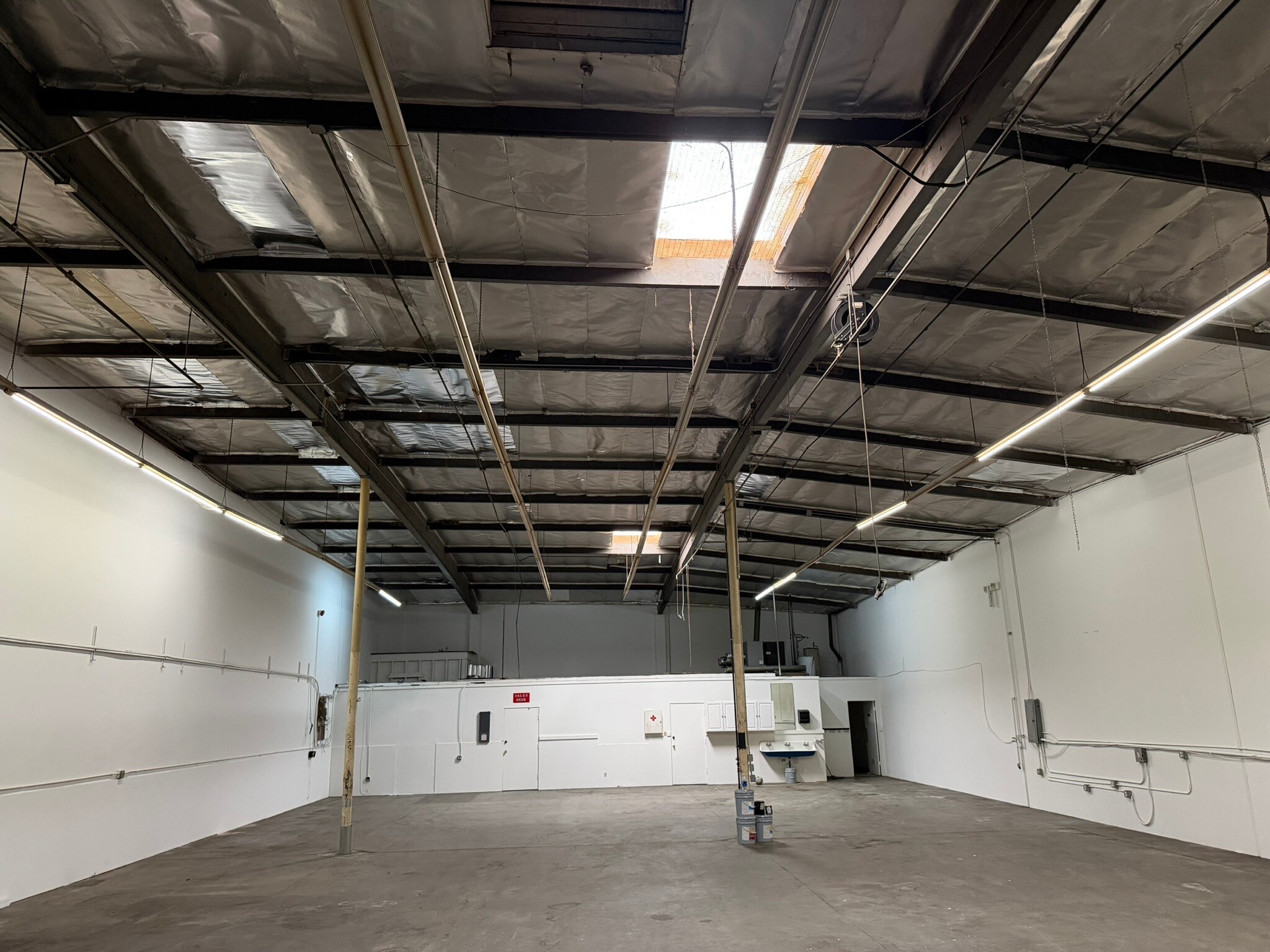 16100-16122 Orange Ave, Paramount, CA à louer Photo intérieure– Image 1 sur 1