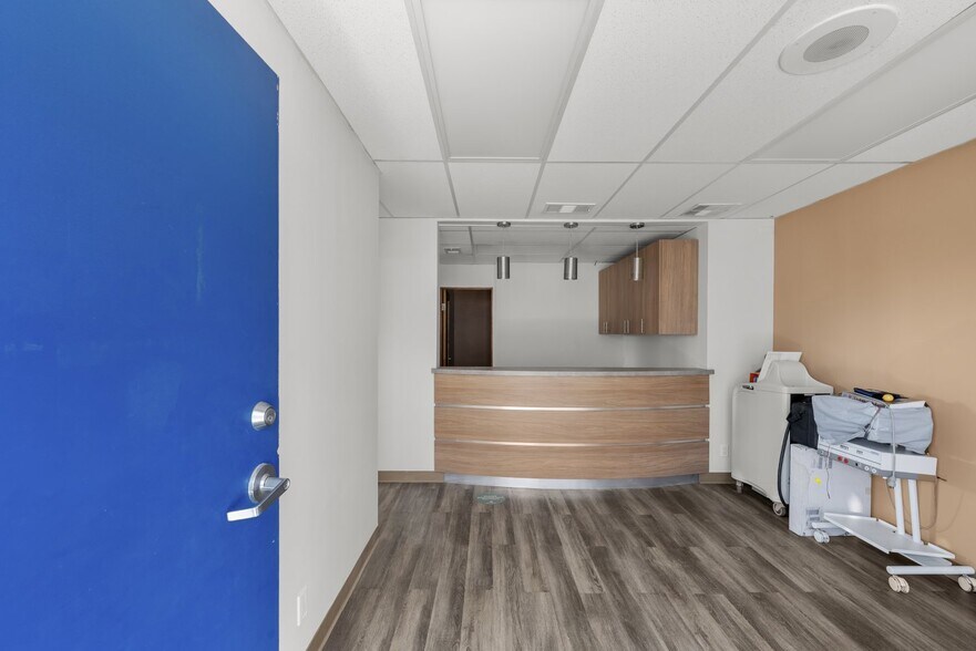 8719 Woodley Ave, North Hills, CA à louer - Photo de l’immeuble – Image 1 sur 23