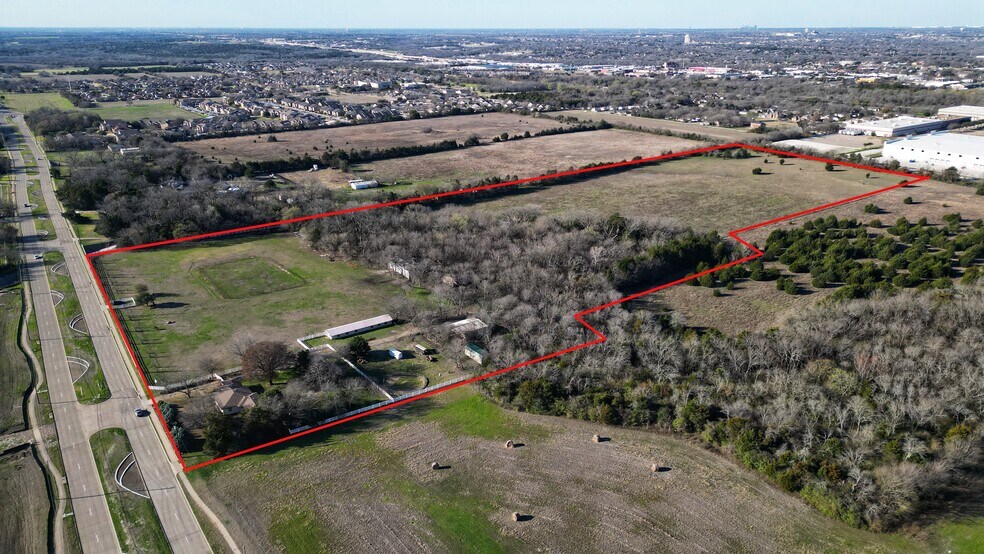2105 N Houston School Rd, Lancaster, TX à vendre - Photo de l’immeuble – Image 2 sur 3