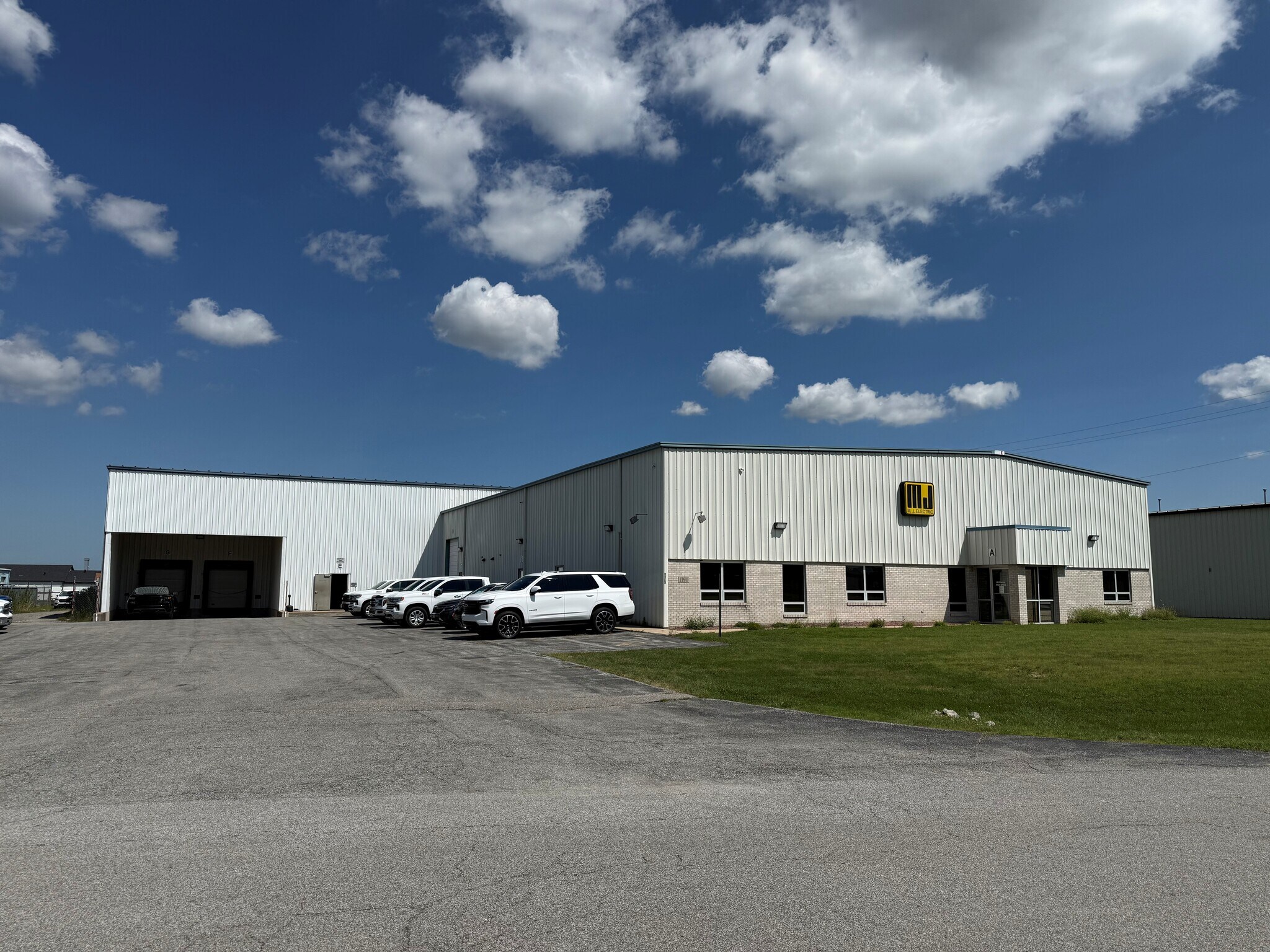 1190 Erie Ct, Crown Point, IN à vendre Photo de l’immeuble– Image 1 sur 14