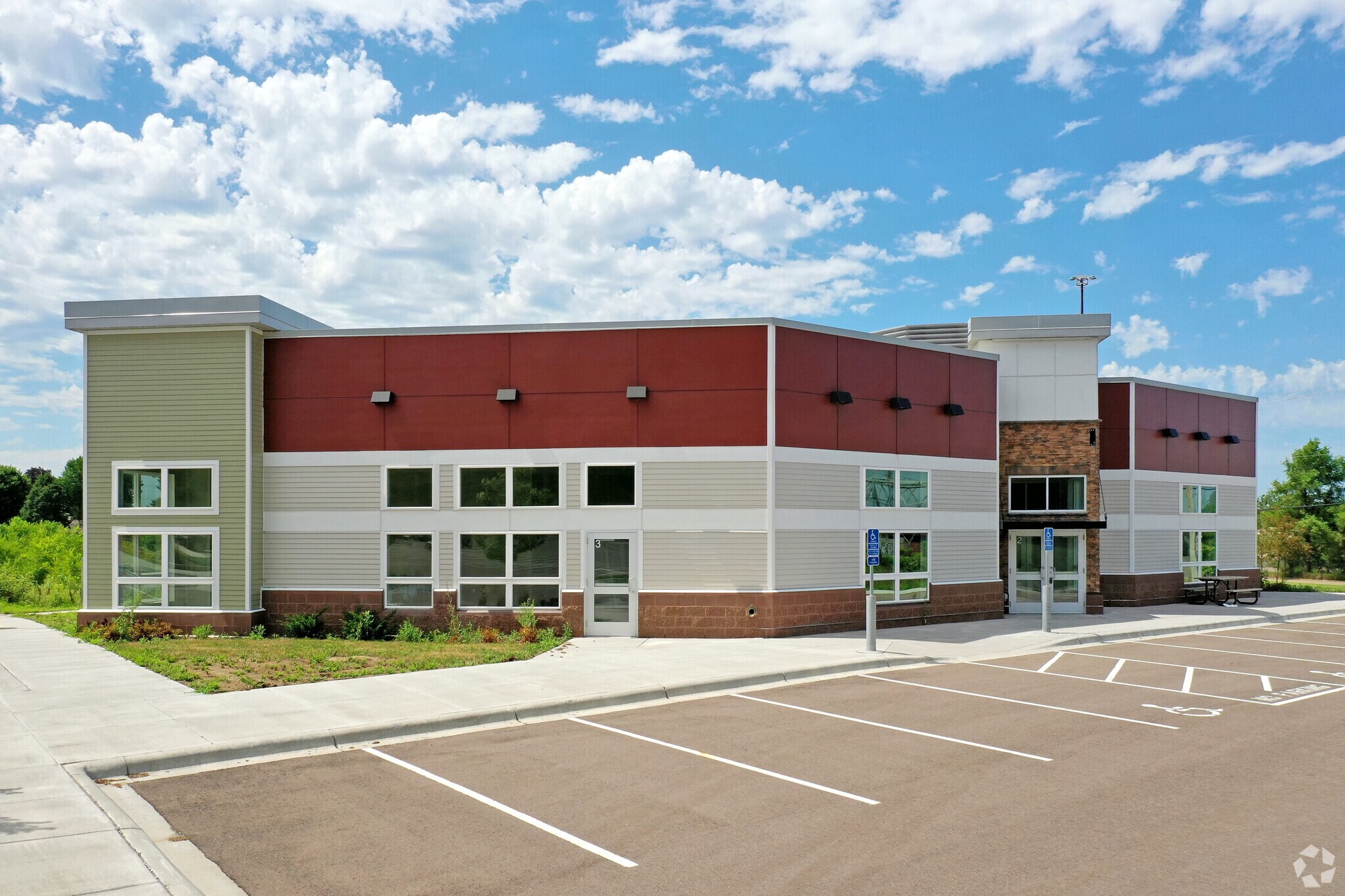 2350 Hastings Ave, Newport, MN à louer Photo principale– Image 1 sur 12