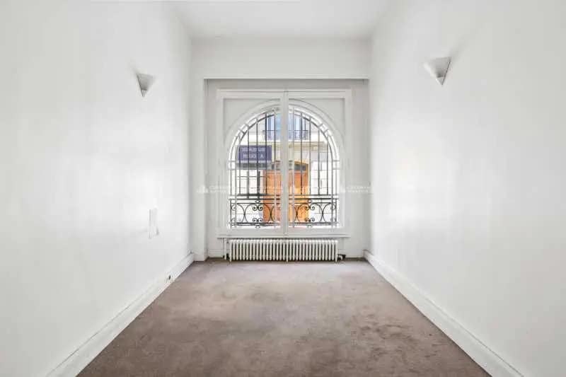 Bureau dans Paris à louer - Photo de l’immeuble – Image 2 sur 11