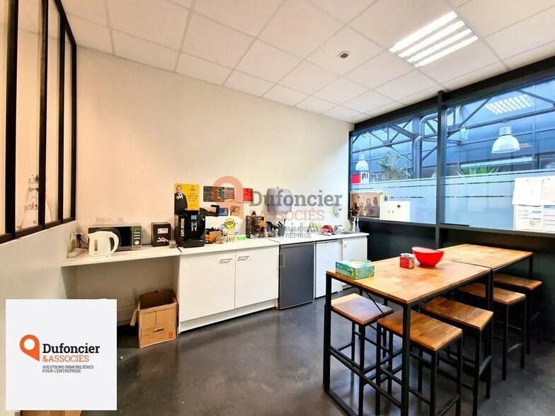 Bureau dans Poitiers à vendre - Photo de l’immeuble – Image 2 sur 8