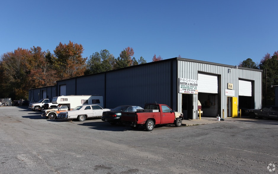 6090 Pinegrove Rd, Riverdale, GA à vendre - Photo principale – Image 1 sur 2
