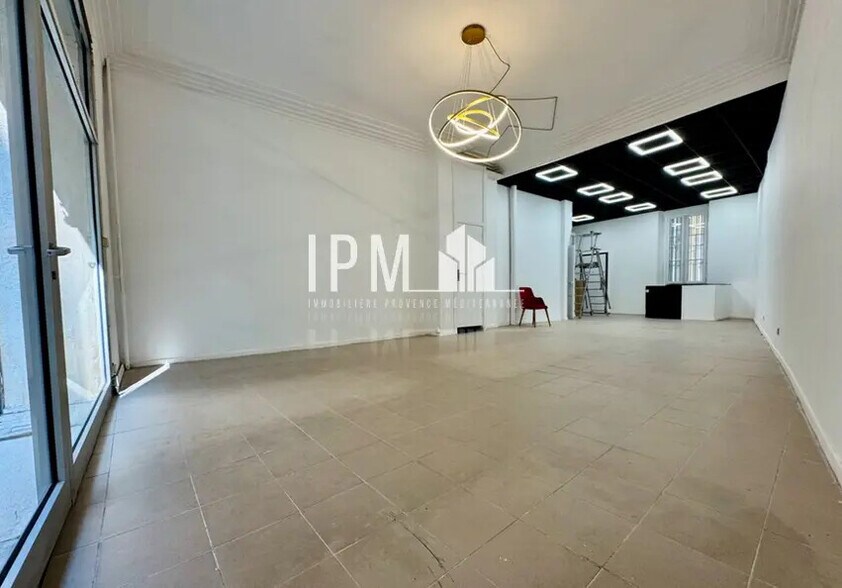 Local commercial dans Marseille à vendre - Photo de l’immeuble – Image 1 sur 5