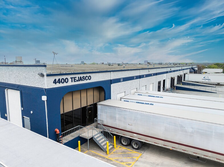 4400-4448 Tejasco, San Antonio, TX à louer - Photo de l’immeuble – Image 1 sur 4