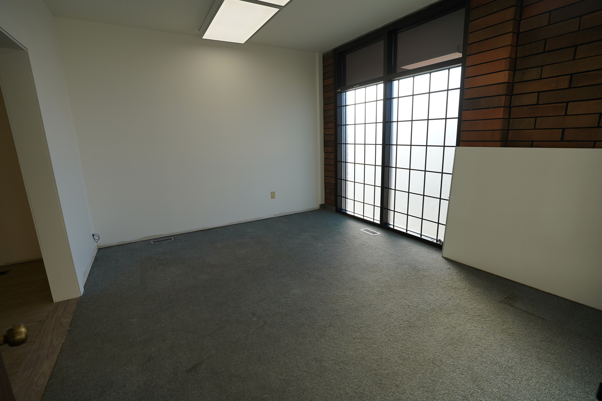 14510 115 Av NW, Edmonton, AB à louer Photo de l’immeuble– Image 1 sur 3