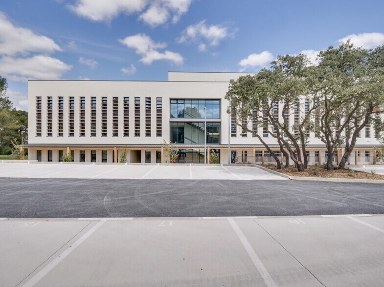 1165 Avenue Jean-René Guillibert Gautier De La Lauzière, Aix-en-Provence à louer - Photo de l’immeuble – Image 2 sur 13