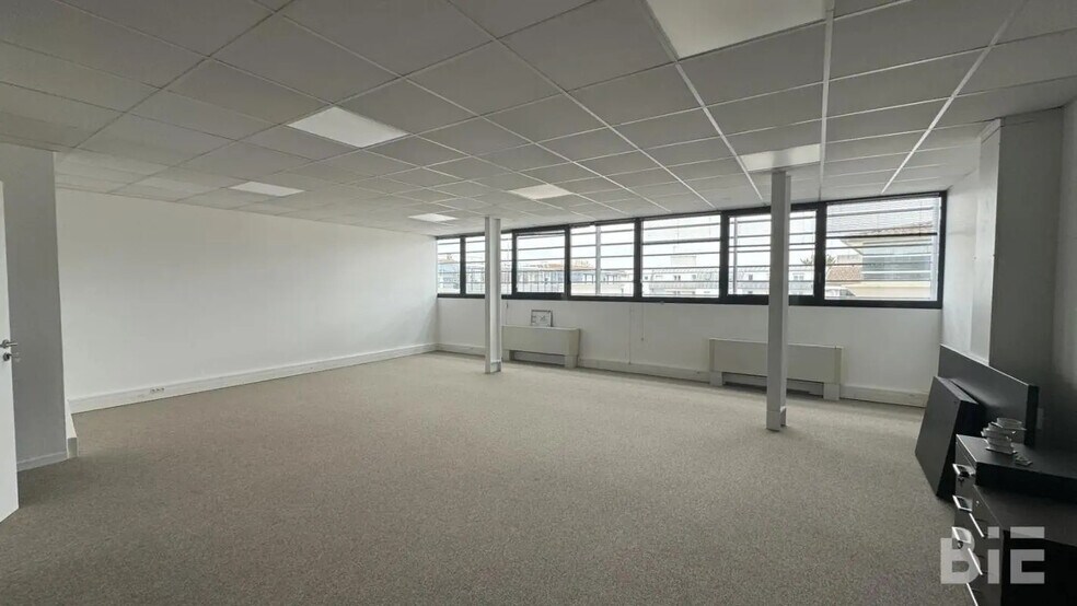 Bureau dans Pessac à louer - Photo de l’immeuble – Image 1 sur 4