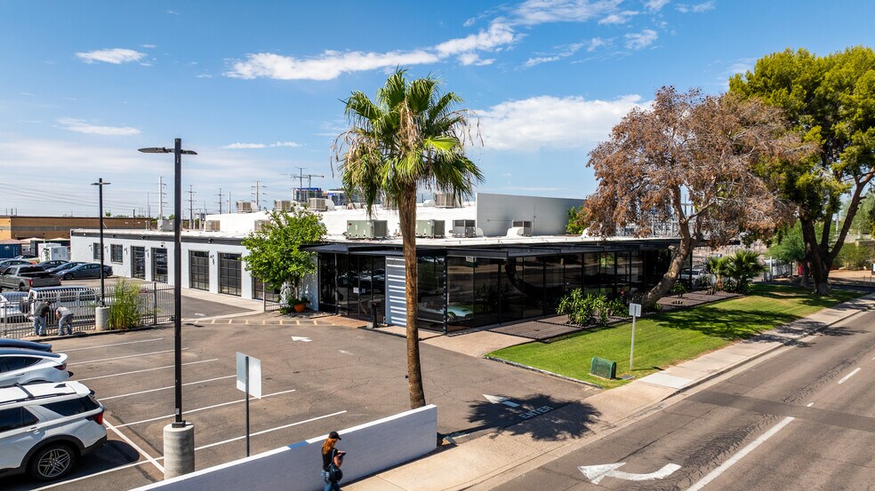1000 N McClintock Dr, Tempe, AZ à vendre - Photo de l’immeuble – Image 2 sur 8