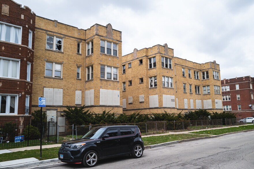 62 Unit South Chicago Multifamily Portf portefeuille de 3 biens à vendre sur LoopNet.fr - Photo de l’immeuble – Image 3 sur 9