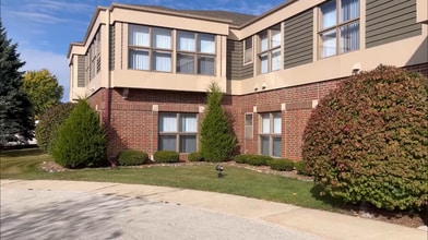 1009 W Glen Oaks Ln, Mequon, WI à louer - Vidéo sur l’annonce professionnelle 