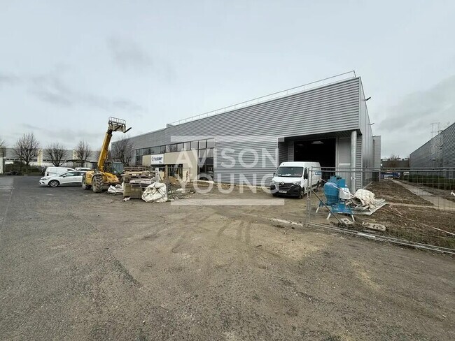 Plus de détails pour Local d'activités à louer