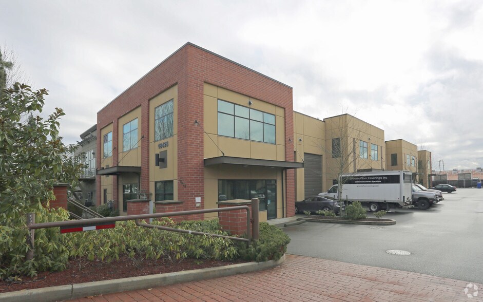 18428 53rd Ave, Surrey, BC à louer - Photo de l’immeuble – Image 3 sur 5
