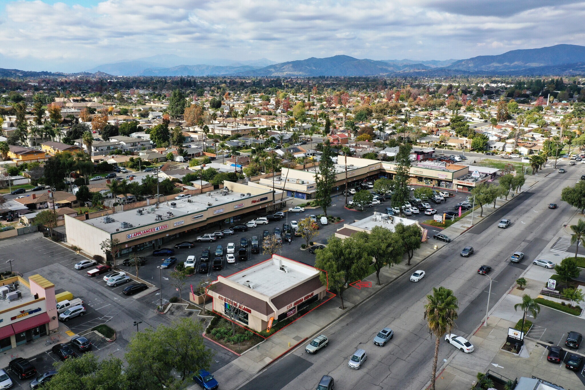 719-753 Indian Hill Blvd, Pomona, CA à louer Photo principale– Image 1 sur 6