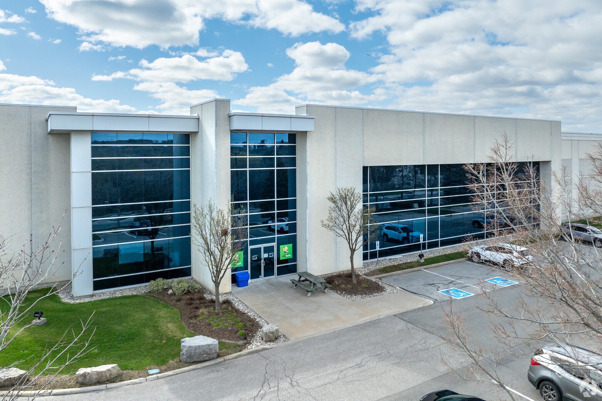 1 Hereford St, Brampton, ON à louer Photo principale– Image 1 sur 5