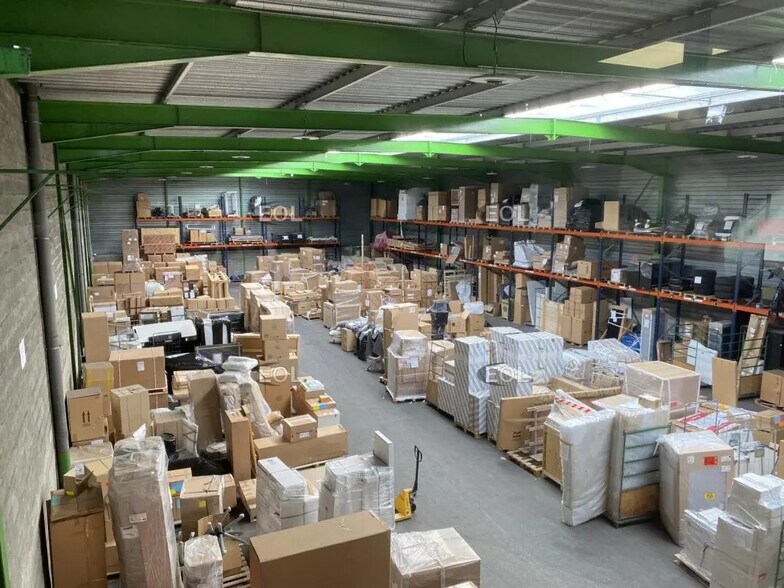 Industriel/Logistique dans Genas à louer - Photo de l’immeuble – Image 3 sur 25