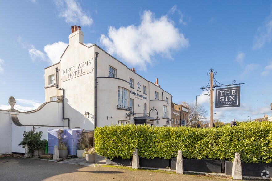 Hampton Court Rd, East Molesey à vendre - Photo principale – Image 1 sur 3