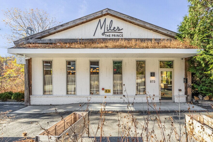 873 N Broadway, White Plains, NY à louer - Photo de l’immeuble – Image 1 sur 12