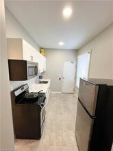 70 Victoria Av S, Hamilton, ON à louer Photo intérieure– Image 2 sur 7