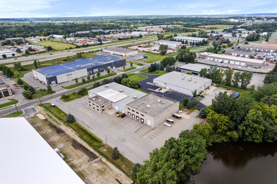 14200 James Rd, Rogers, MN à louer - Photo de l’immeuble – Image 2 sur 18