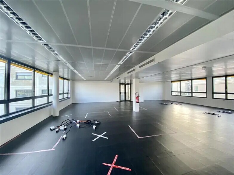 Bureau dans Rueil-Malmaison à louer - Photo de l’immeuble – Image 3 sur 9